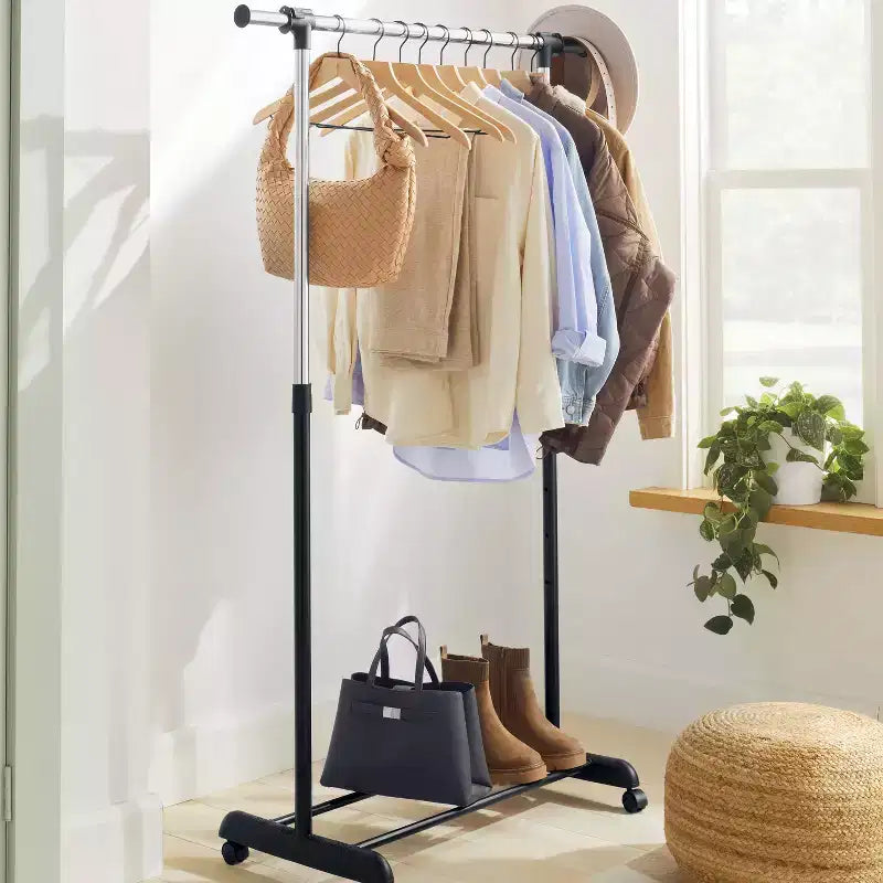 Portant à vêtements à tige unique réglable - Brightroom™