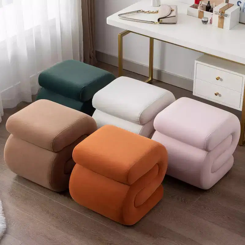 GDFStudio Mina Pouf en velours et bois en forme de S, 20W