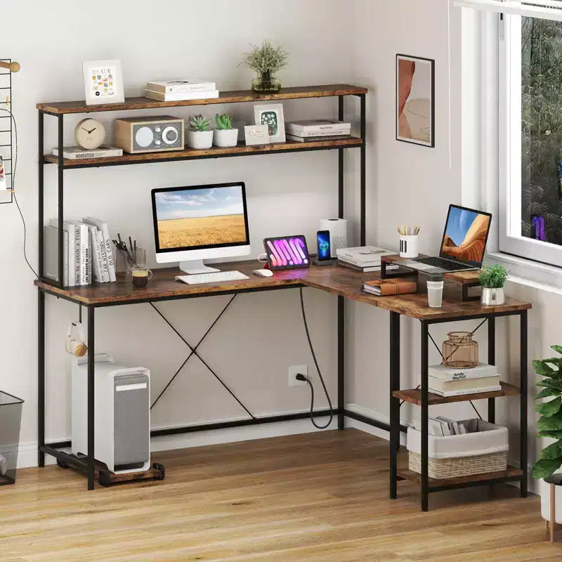 Bureau de jeu en forme de L Costway avec bande LED et prises de courant, étagère supérieure, support d'écran, support de tour d'ordinateur Marron/Noir/Gris