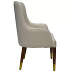 Chaise de salle à manger LeisureMod Viva avec accoudoirs, revêtement en cuir et pieds en bois doré pour cuisine et maison modernes, lot de 2