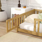Lit double au sol MAYEERTY avec clôture sans porte, garde-corps en bois d'hévéa beige