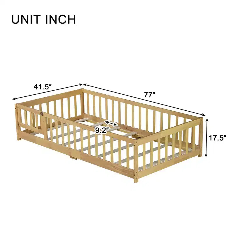 Lit double au sol MAYEERTY avec clôture sans porte, garde-corps en bois d'hévéa beige