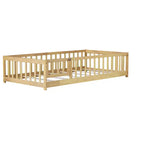 Lit double au sol MAYEERTY avec clôture sans porte, garde-corps en bois d'hévéa beige