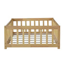 Lit double au sol MAYEERTY avec clôture sans porte, garde-corps en bois d'hévéa beige