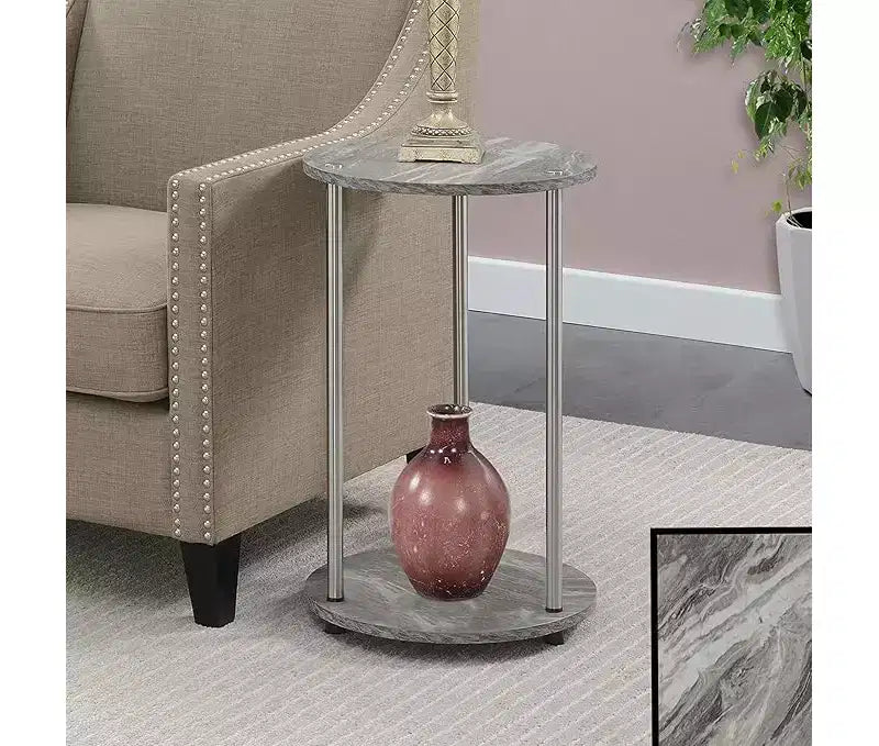 Table d'appoint ronde à deux niveaux HomeStock Belmont avec pieds en acier inoxydable, étagères robustes en panneaux de particules et style moderne contemporain.