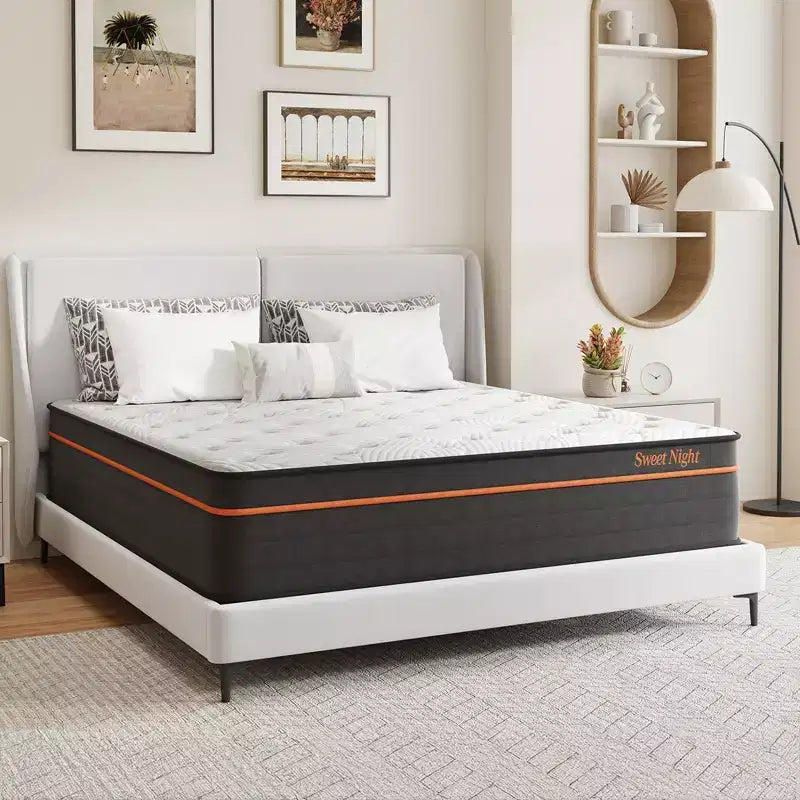 Matelas hybride Queen Sweetnight 14 po en mousse à mémoire de forme/à ressorts ensachés de fermeté moyenne, livré dans une boîte