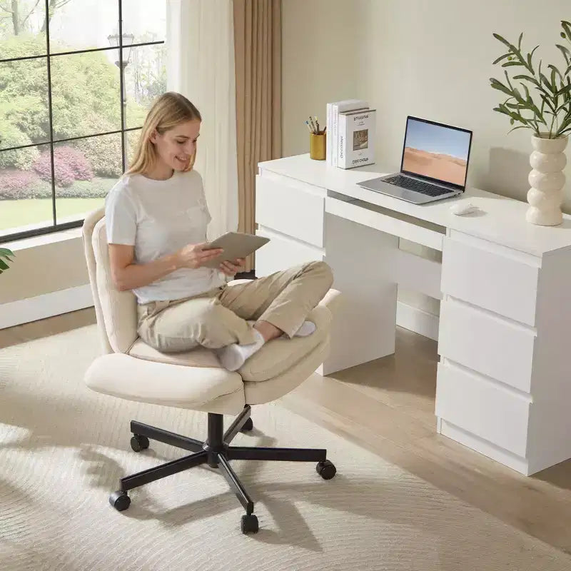 Chaise de bureau Bestier Criss Cross avec accoudoirs et roulettes, chaise de bureau ergonomique à pattes croisées, chaise de bureau pour la maison et le maquillage.