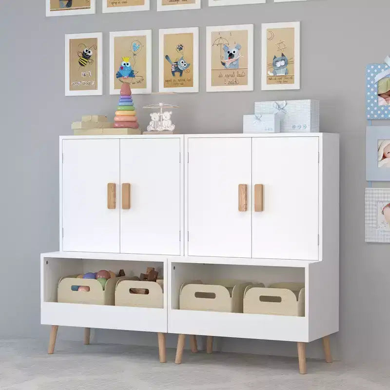 Meuble de rangement pour jouets Whisen Kids avec portes et étagère ouverte, organisateur moderne avec pieds en bois naturel - Blanc