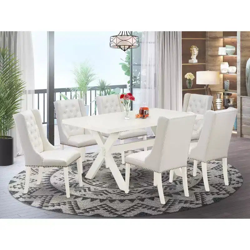 Table de salle à manger HomeStock 7 pièces avec plateau en bois massif et finition en chêne naturel et 6 chaises Parson