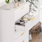 Commode à 5 tiroirs cannelés de 119 cm de hauteur avec poignées dorées, armoire de rangement au fini ton bois pour chambre, placard et entrée, organisateur multi-usage