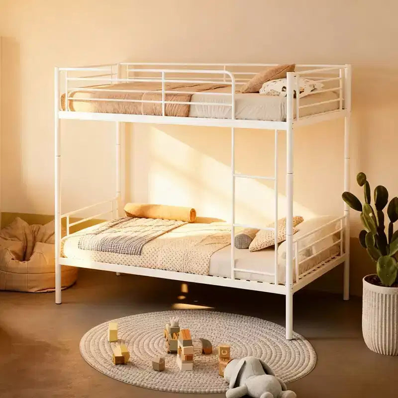 Lit superposé en métal robuste Okak, taille double, avec échelles et garde-corps haut, cadre de lit contemporain pour chambre à coucher, appartements