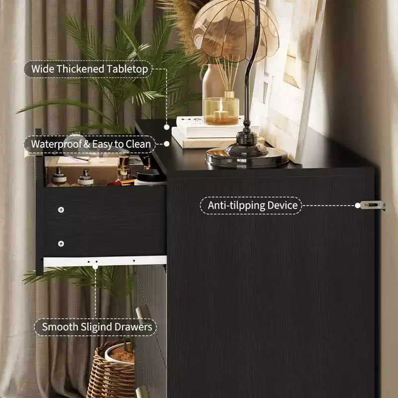 Commode moderne cannelée à 5 tiroirs de 121 cm de haut, chêne naturel, poignées dorées, plateau de 90 kg, anti-basculement, étanche, rangement d'appoint pour chambre/couloir