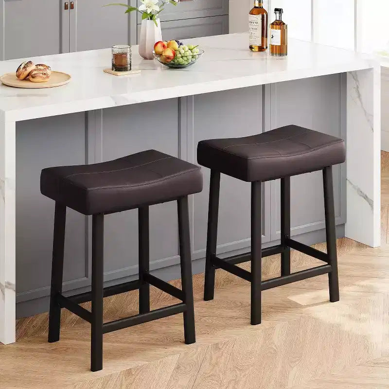 Lot de 2 tabourets de bar à hauteur de comptoir, en cuir PU avec pieds en métal robuste, sièges épais en forme de selle, tabourets de petit-déjeuner