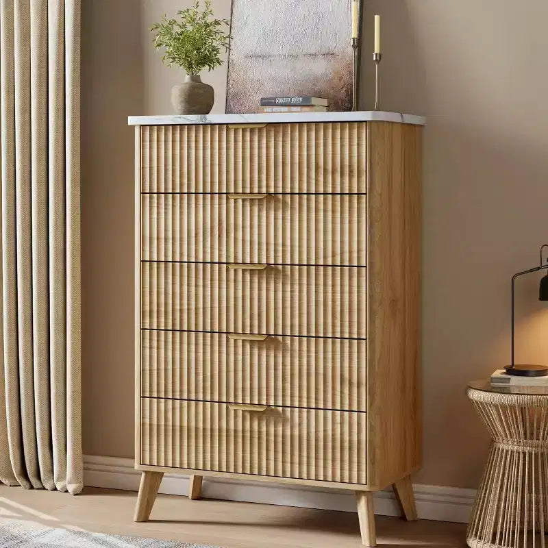 Commode cannelée pour chambre à coucher avec 5 tiroirs profonds, commode haute de 120 cm, design à profil incurvé, commode moderne en bois pour salon et couloir