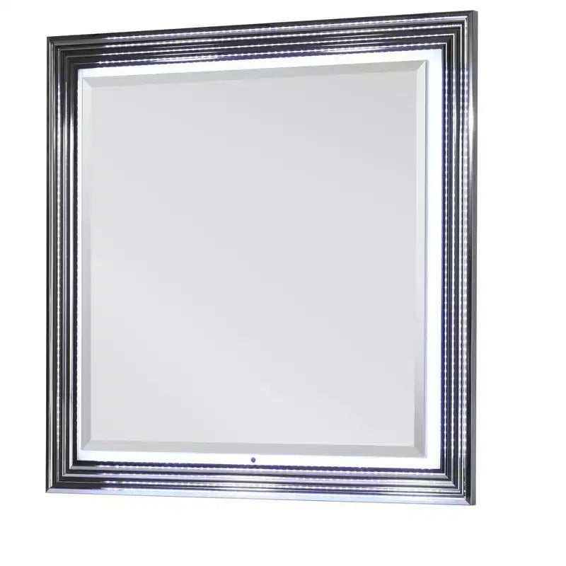 Miroir de commode encadré HomeRoots 42, carré, lumineux, en bois, argenté et blanc