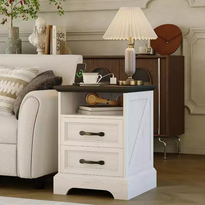 Tables de chevet rustiques de ferme avec station de recharge, tables de chevet modernes en bois avec 2 tiroirs, tables d'appoint accentuées blanches pour salon