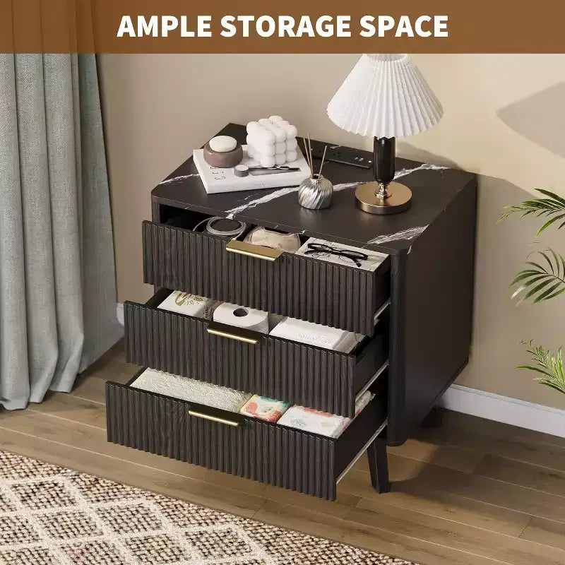 Lot de 2 tables de chevet cannelées de 61 cm, table de chevet large en bois naturel avec station de recharge, 3 grands tiroirs de rangement et poignée en métal pour chambre et salon