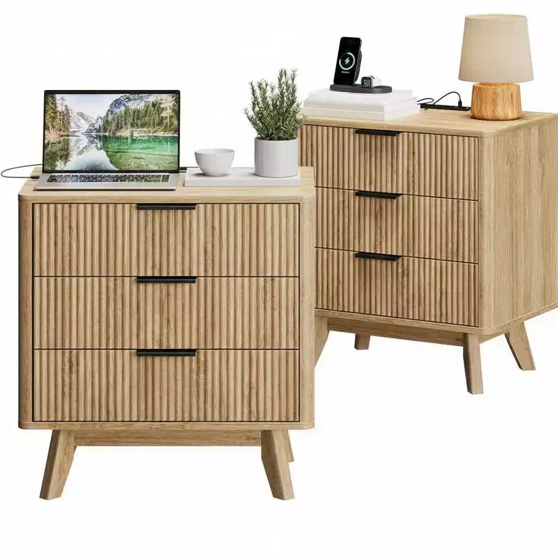 Lot de 2 tables de chevet cannelées de 61 cm, table de chevet large en bois naturel avec station de recharge, 3 grands tiroirs de rangement et poignée en métal pour chambre et salon