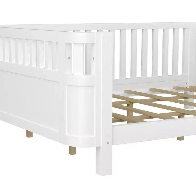 Cadre de lit plateforme Queen Size Whisen en bois, lit Queen Size bas en bois avec rails et barrières de sécurité pour filles et garçons