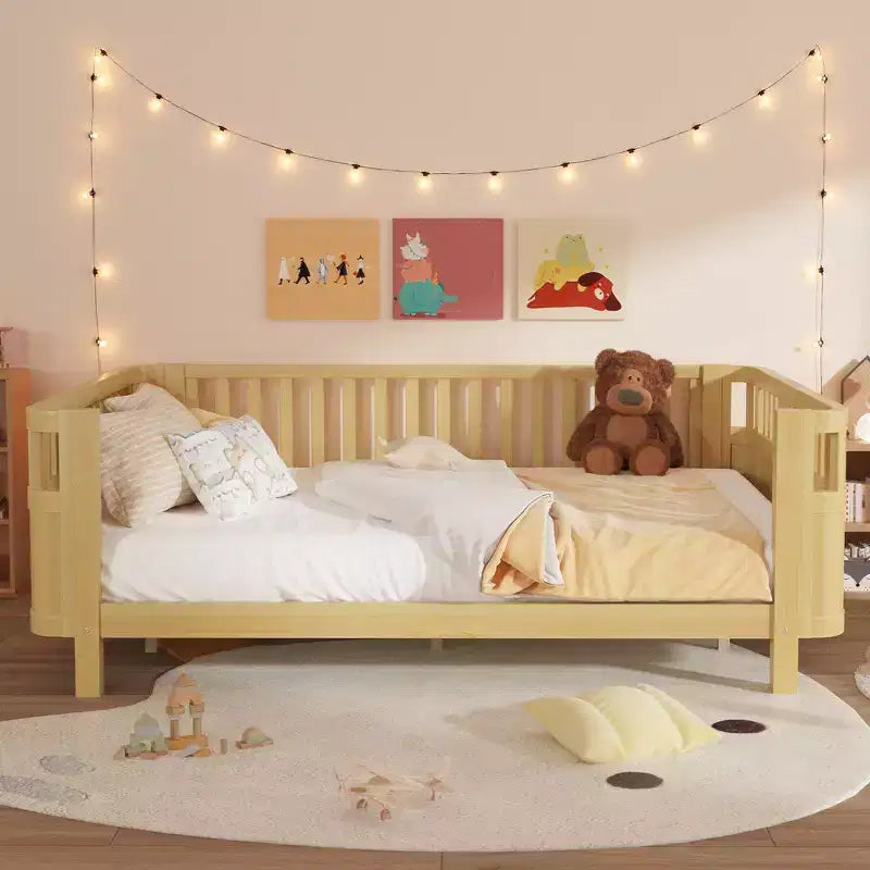 Cadre de lit plateforme Queen Size Whisen en bois, lit Queen Size bas en bois avec rails et barrières de sécurité pour filles et garçons