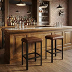 Lot de 2 tabourets de bar de 61 cm, sièges en cuir synthétique avec rembourrage épais et repose-pieds, cadre en métal moderne avec pieds réglables pour îlot de cuisine, comptoir de bar
