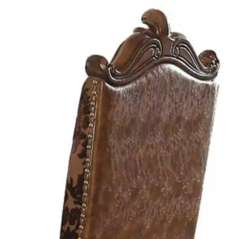 Chaise de salle à manger Versailles 22" bicolore en similicuir/tissu marron clair et finition chêne cerisier - Acme Furniture : Design traditionnel élégant
