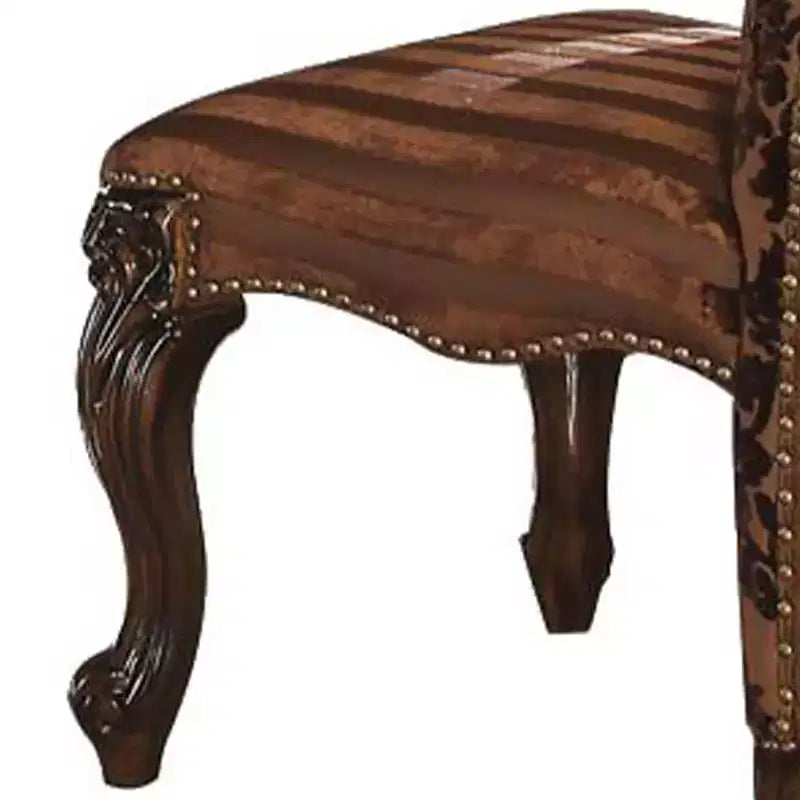 Chaise de salle à manger Versailles 22" bicolore en similicuir/tissu marron clair et finition chêne cerisier - Acme Furniture : Design traditionnel élégant