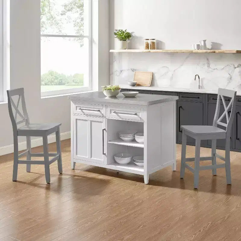 Îlot de cuisine Silvia avec dessus en acier inoxydable et tabourets à dossier en X Blanc/Gris - Crosley