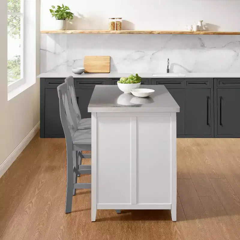 Îlot de cuisine Silvia avec dessus en acier inoxydable et tabourets à dossier en X Blanc/Gris - Crosley