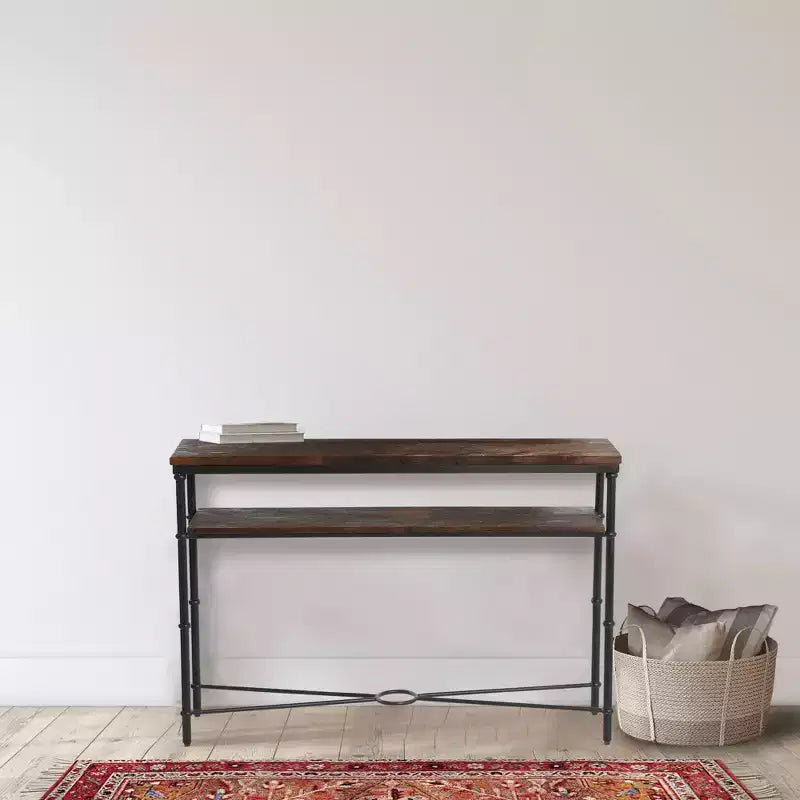 Console Saratoga Storied Home grise : pieds industriels en fer, acacia massif, design peu encombrant