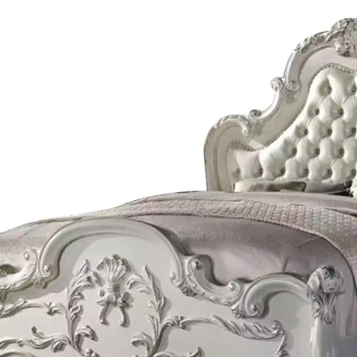 Lit king-size Californie Acme Furniture 97" cuir synthétique et finition blanc cassé : style rococo, taille généreuse, design à dossier en forme de dromadaire