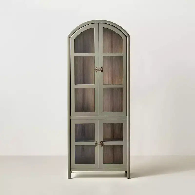 Meuble bas d'armoire à 4 portes arquées en bois rainuré et verre, vert sauge - Hearth & Hand™ avec Magnolia