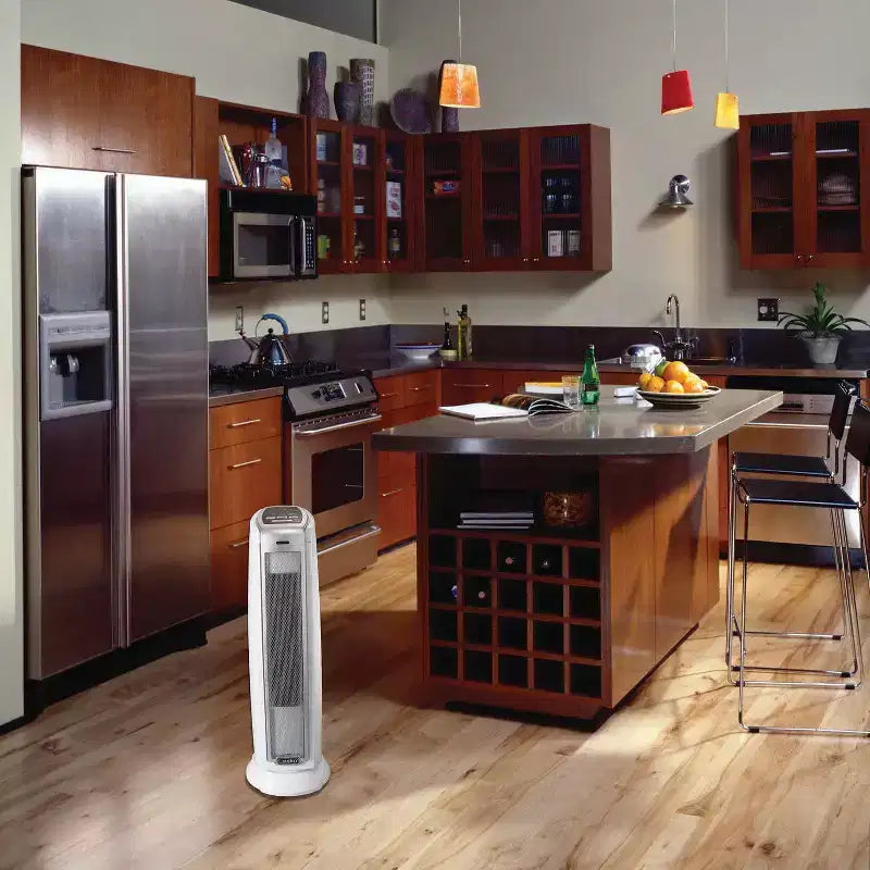 Radiateur soufflant colonne en céramique Lasko 5775, portable, électrique, 1500 watts, pour intérieur, oscillant, avec thermostat réglable, argent