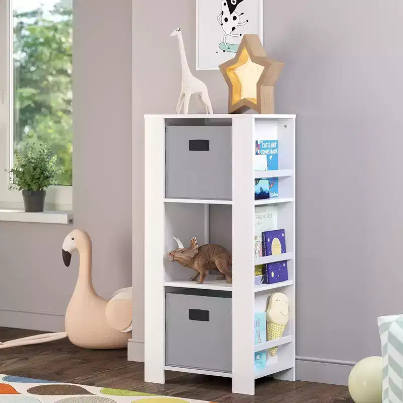 Tour de rangement pour livres et jouets RiverRidge Kids avec 3 casiers et 6 étagères à livres, blanc avec 2 bacs en tissu