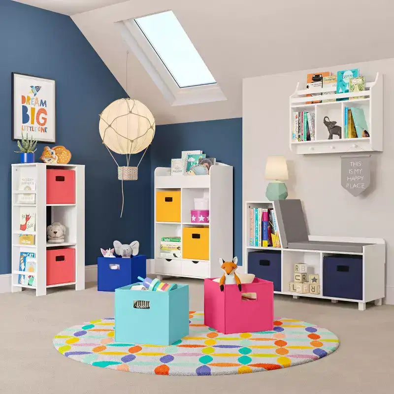 Tour de rangement pour livres et jouets RiverRidge Kids avec 3 casiers et 6 étagères à livres, blanc avec 2 bacs en tissu