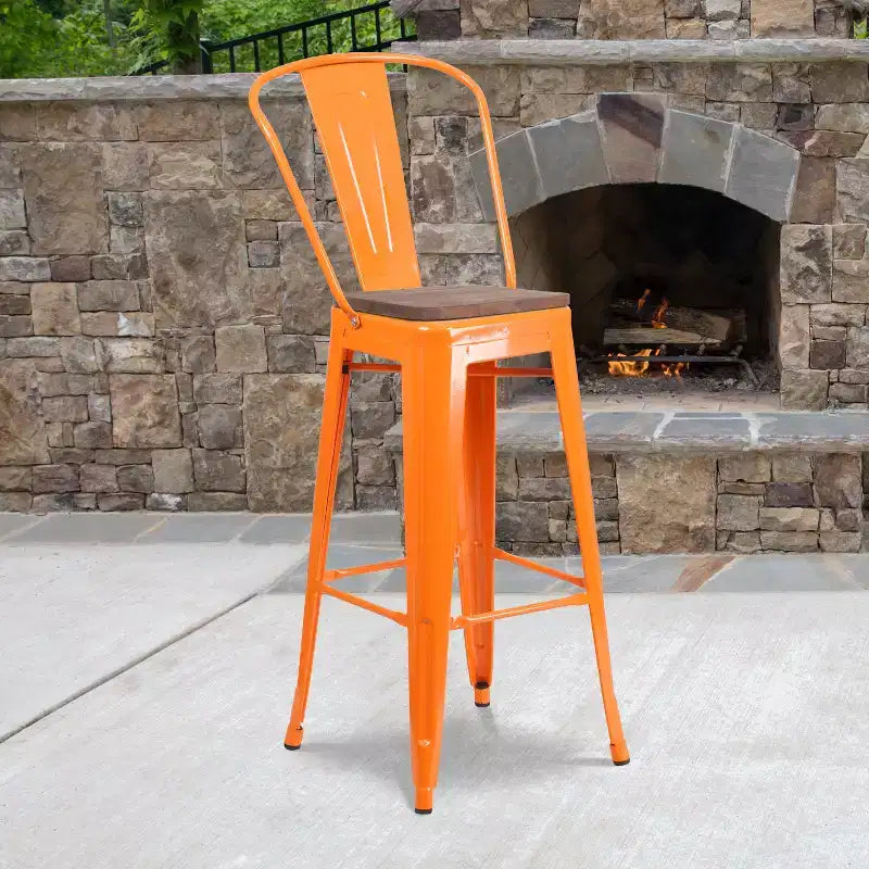 Tabouret de bar Emma et Oliver 30H en métal avec dossier et assise carrée en bois