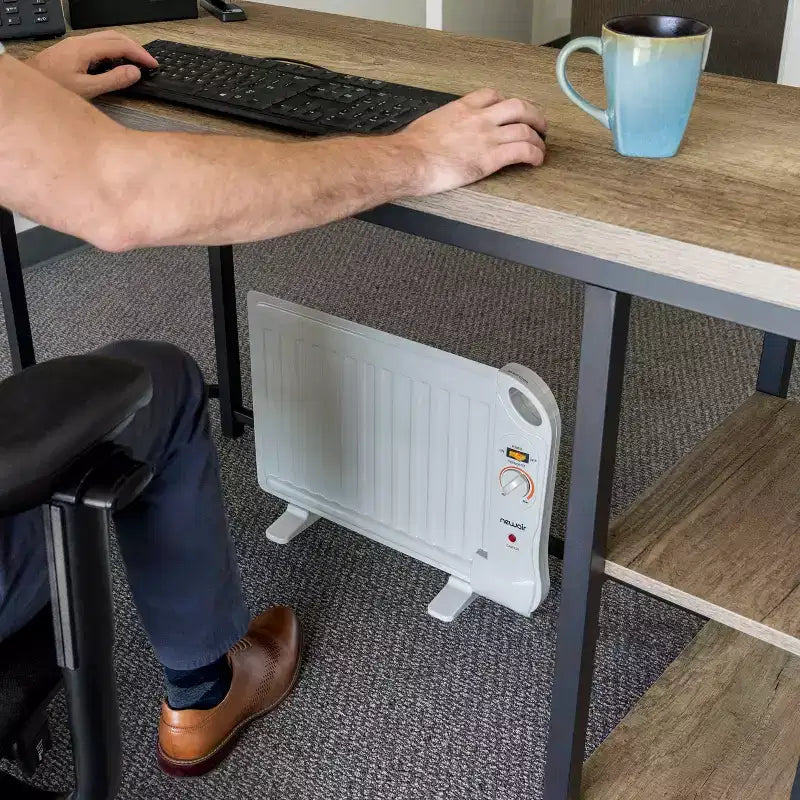 Chauffage d'appoint portable sous bureau Newair
