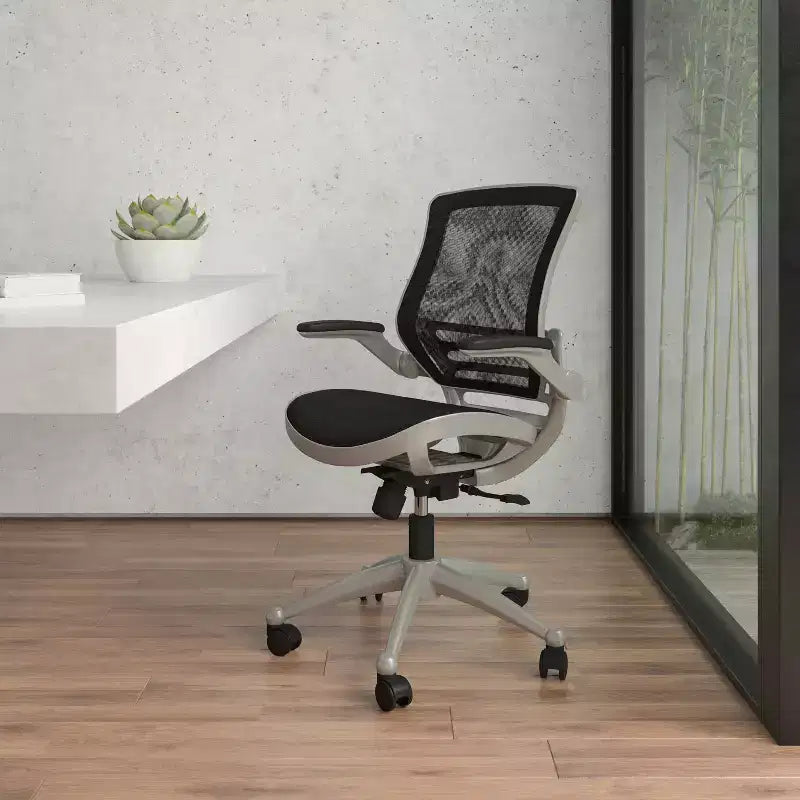 Chaise de bureau pivotante de direction Flash Furniture à dossier mi-hauteur en maille transparente avec accoudoirs relevables
