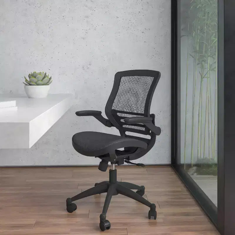 Chaise de bureau pivotante de direction Flash Furniture à dossier mi-hauteur en maille transparente avec accoudoirs relevables