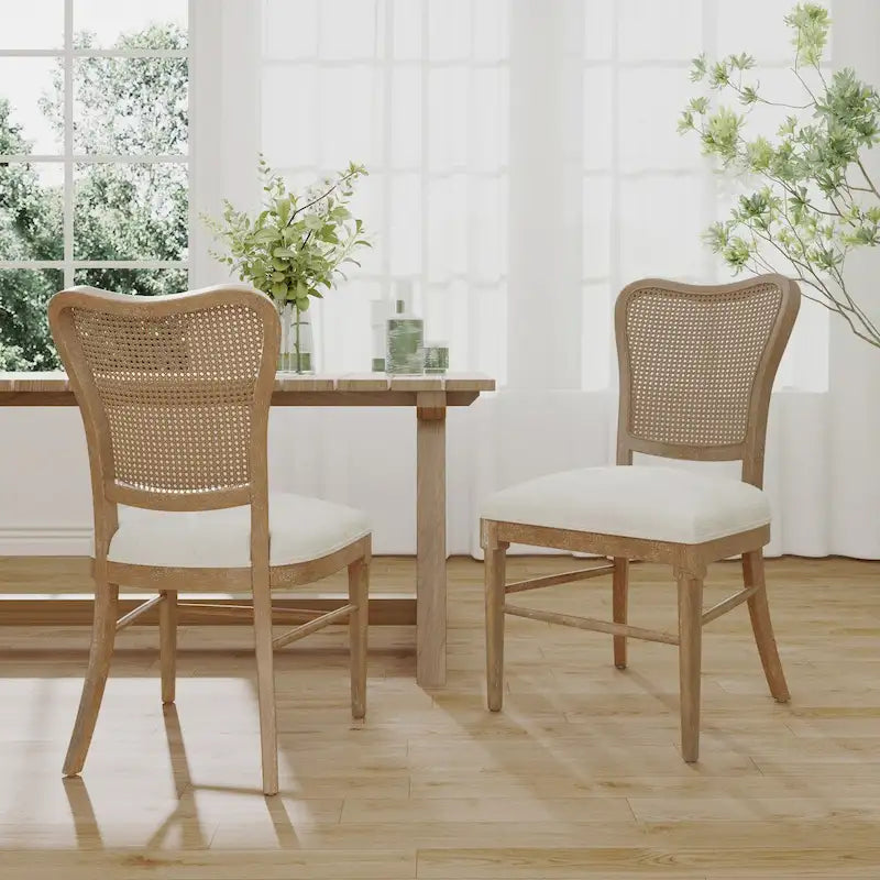 Chaises de salle à manger en bois d'hévéa de style fermier avec dossier en rotin (deux chaises par ensemble).