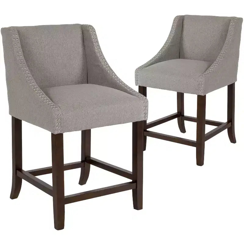Emma et Oliver – Lot de 2 tabourets de comptoir de 61 cm, style transitionnel, noyer, avec garniture cloutée décorative.