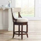 Tabouret de bar 55 Downing Street en noyer, brun, 61 cm de haut, style ferme rustique, coussin en lin beige avec dossier et repose-pieds pour comptoir de cuisine, îlot de cuisine, maison.