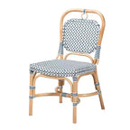 Chaise de bistrot bali & pari Luciana en rotin naturel, tissage moderne bleu et blanc
