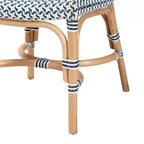 Chaise de bistrot bali & pari Luciana en rotin naturel, tissage moderne bleu et blanc