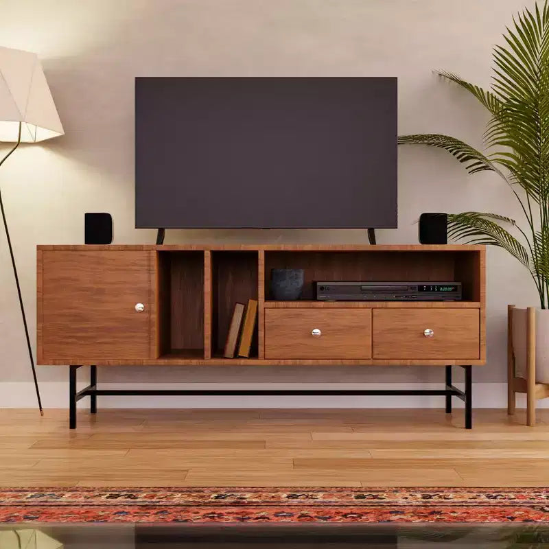 Meuble TV Rochester LeisureMod avec cadre en bois, rangement fermé et pieds en fer noir - Console média, salon, centre de divertissement moderne