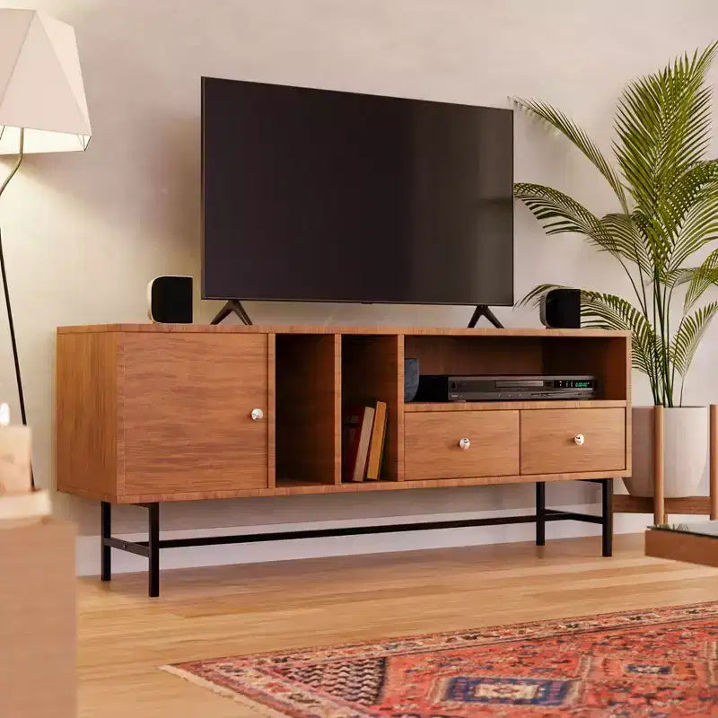 Meuble TV Rochester LeisureMod avec cadre en bois, rangement fermé et pieds en fer noir - Console média, salon, centre de divertissement moderne