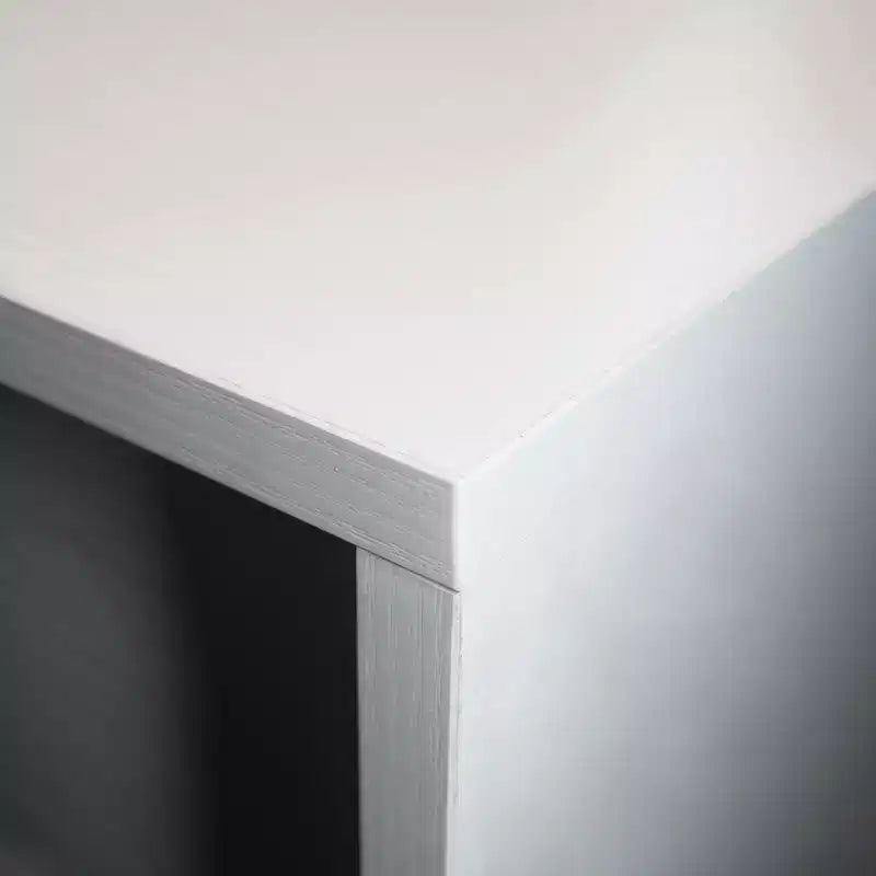 Meuble TV Rochester LeisureMod avec cadre en bois, rangement fermé et pieds en fer noir - Console média, salon, centre de divertissement moderne