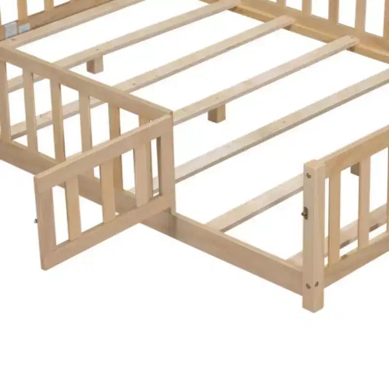 Lit au sol pleine grandeur avec clôture et porte, cadre de lit en bois avec lattes de support pour meubles de chambre de garçons et filles, facile à assembler