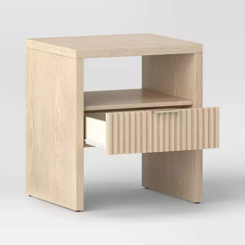 Table d'appoint rainurée avec étagère en bois naturel - Threshold